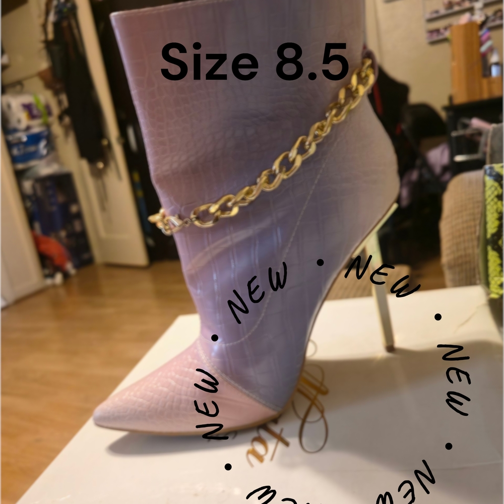 Stylish Chain-Accent Lavender Heeled Boots
